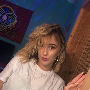 Meet your Posher, Alexis